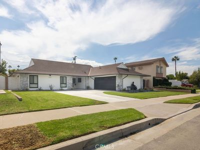 3132 E Locust Ave