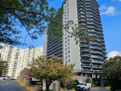 2077 Center Ave APT 22H