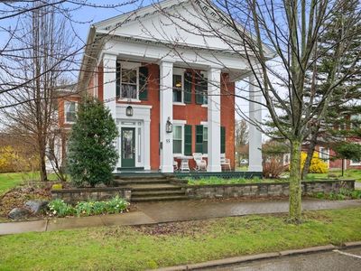 51-55 E Main St