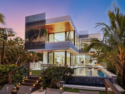 226 W Rivo Alto Dr