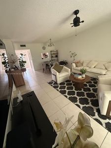 1055 Country Club Dr APT 402