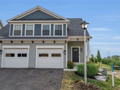 902 Carriage Ln