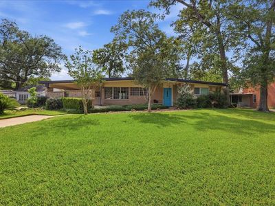1925 Driskill St