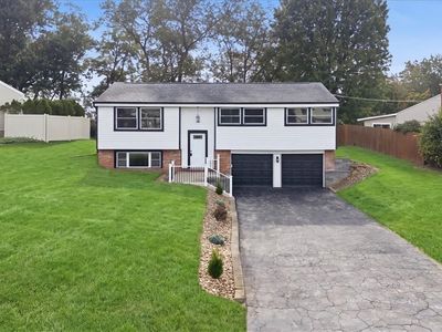 Property at 145 Rivercrest Dr, Coraopolis, PA