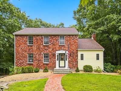 Property at 14 Nottingham Cir, Jefferson, MA