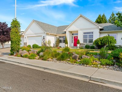 9307 Torrey Pines Ln