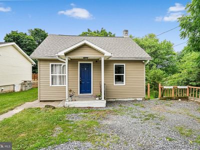 8 Dewey Ave