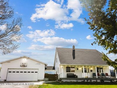2384 Fairview S