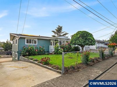 733 Meadowlawn Dr SE