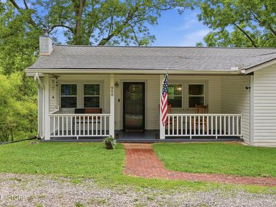 908 E Main St