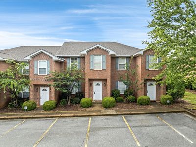 1477 N Donahue Dr APT 504