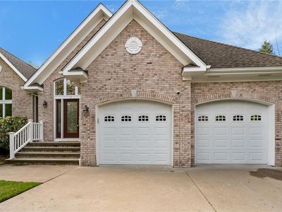2 Adelaide Ave
