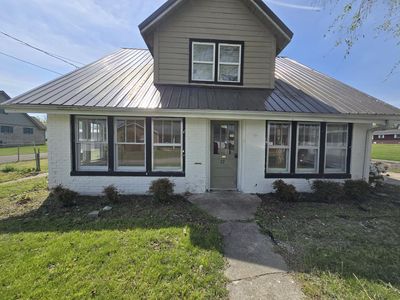 77 Curd Ave