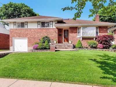 110 Leahy St
