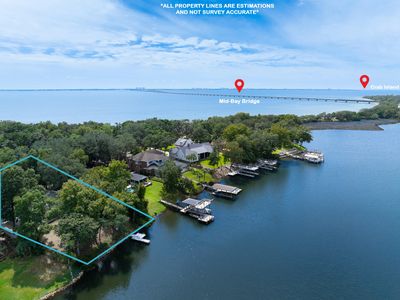 1013 Lake Dr