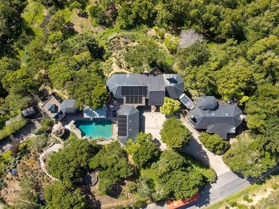 1100 Bayhills Drive