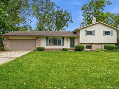 2439 N Long Lake Rd