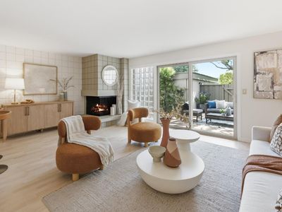 30 Los Altos Sq
