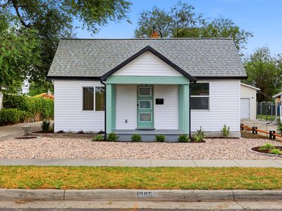 1385 W Pacific Ave