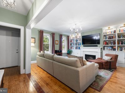 402 Leverington Ave