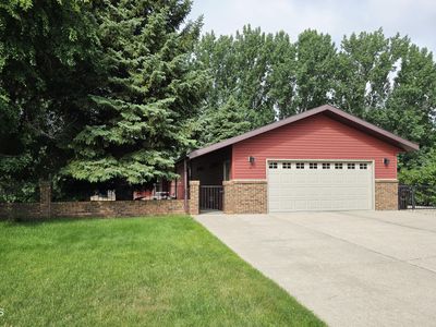 94 Country Club Dr