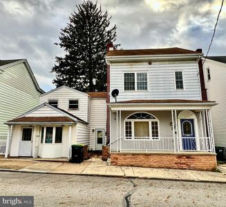 323 Hobart St