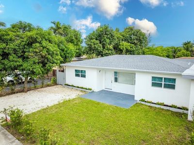 320 NE 160th St