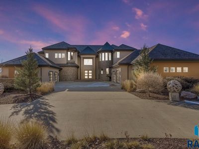 500 Bay Hill Cir