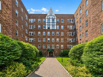 25 Parkview Avenue #3A