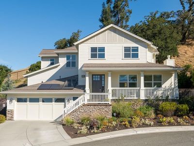 11 Zandra Place