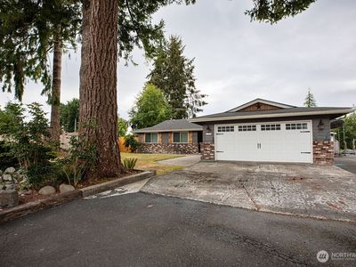 853 Robin Hood Loop
