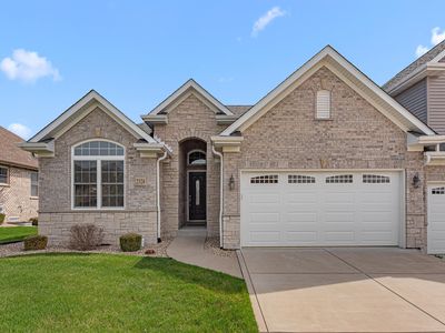 2324 Waterford Cir E
