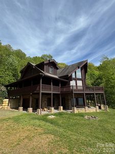 686 Hyacinth Dr