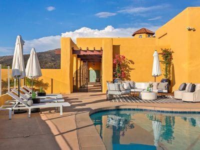 3696 Alta Loma Dr
