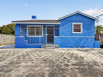 1211 NW 37th St