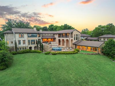 8 Meadowlake Dr