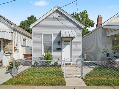 704 W 35th St
