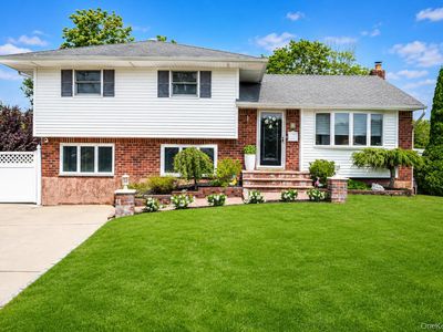 Property at 5 Gardenia Drive, Commack, NY