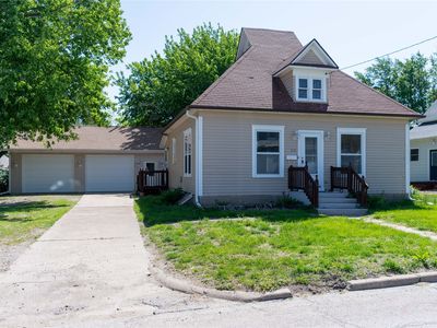 Property at 218 E 1st St, Pella, IA
