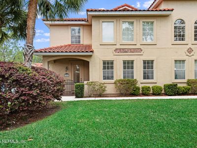 3852 LA VISTA Circle