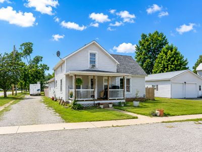 102 N West St