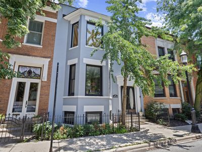 3833 N Alta Vista Ter
