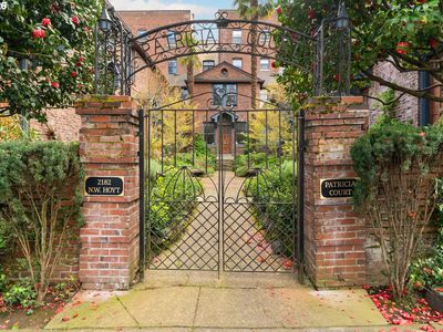 2182 NW Hoyt St APT 8