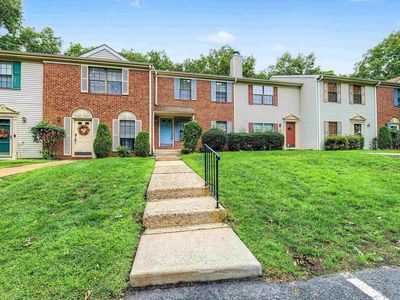 23 Greenwich Dr #23
