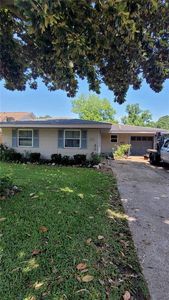 311 River Oaks Dr