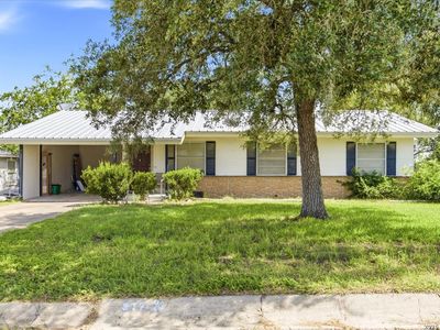319 HACKBERRY ST