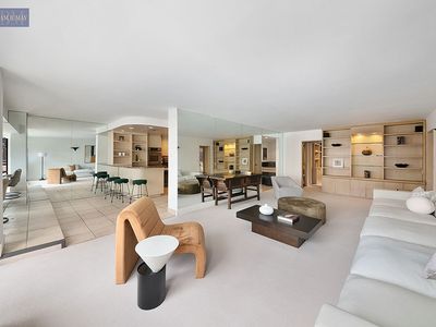 150 E 61st St APT 15B