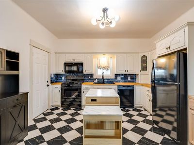 Property at 632 E Center Rd, Washington, OK