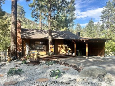 1498 Betty St