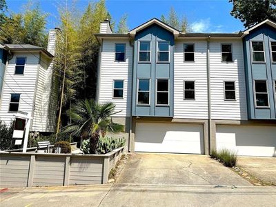 738 Saint Charles Ave NE